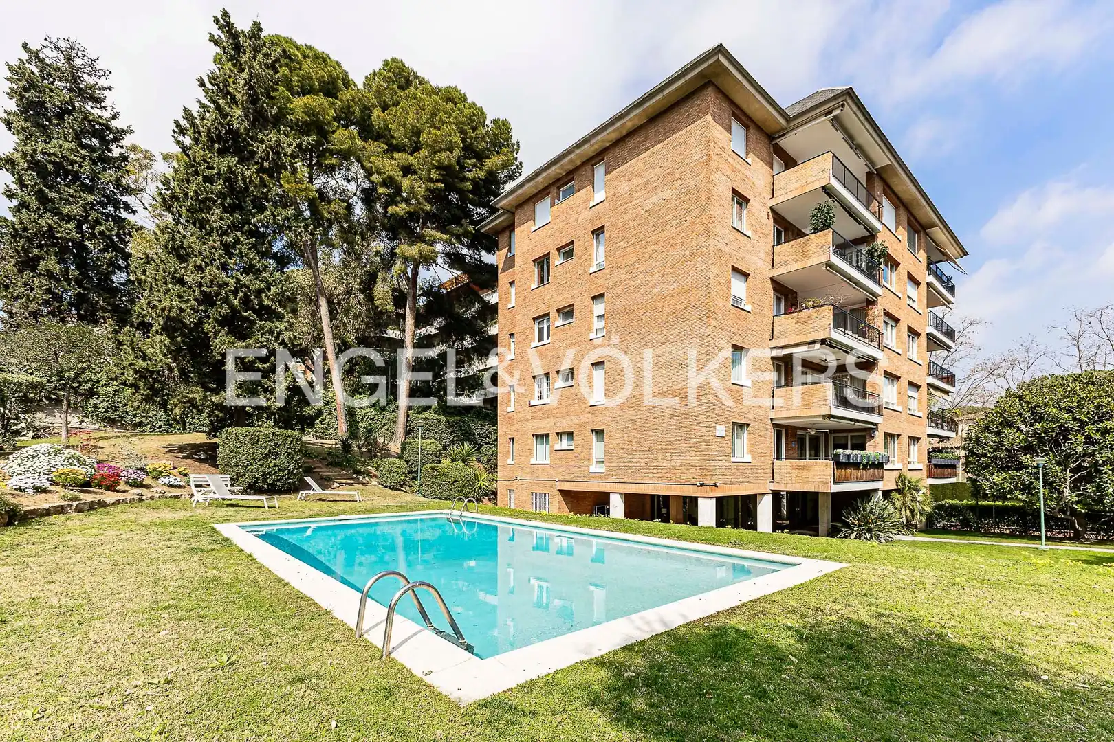Piscina de Pis en venda en Barcelona amb Aire condicionat, Calefacció i Parquet
