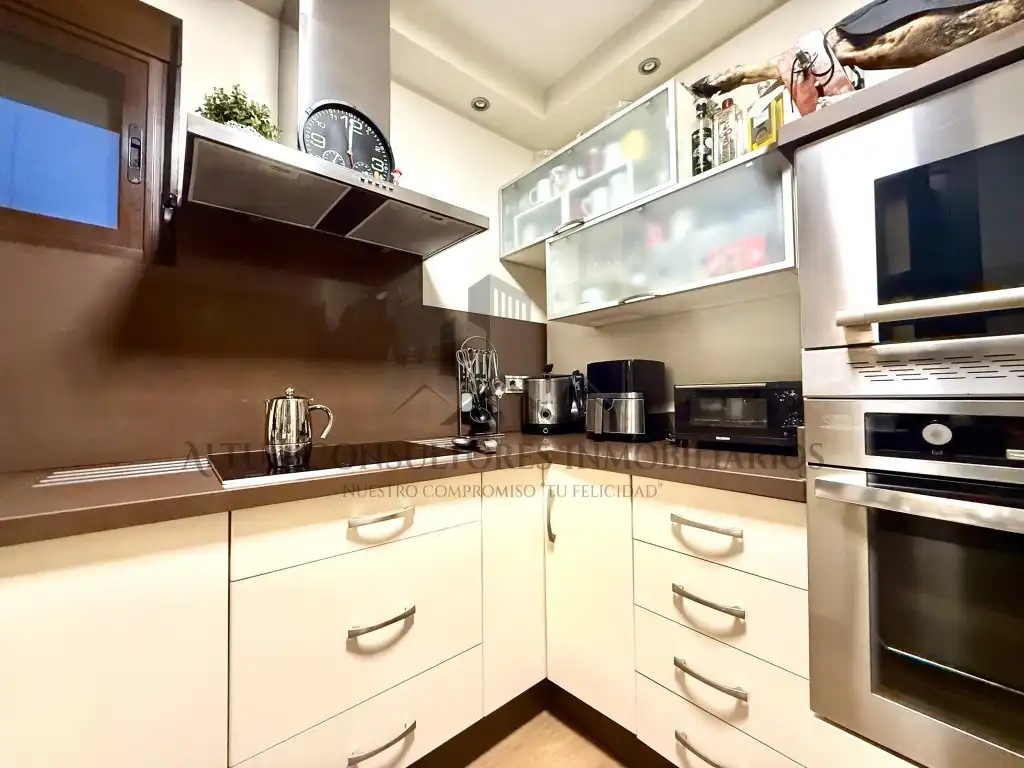 Kitchen of Flat for sale in Sevilla