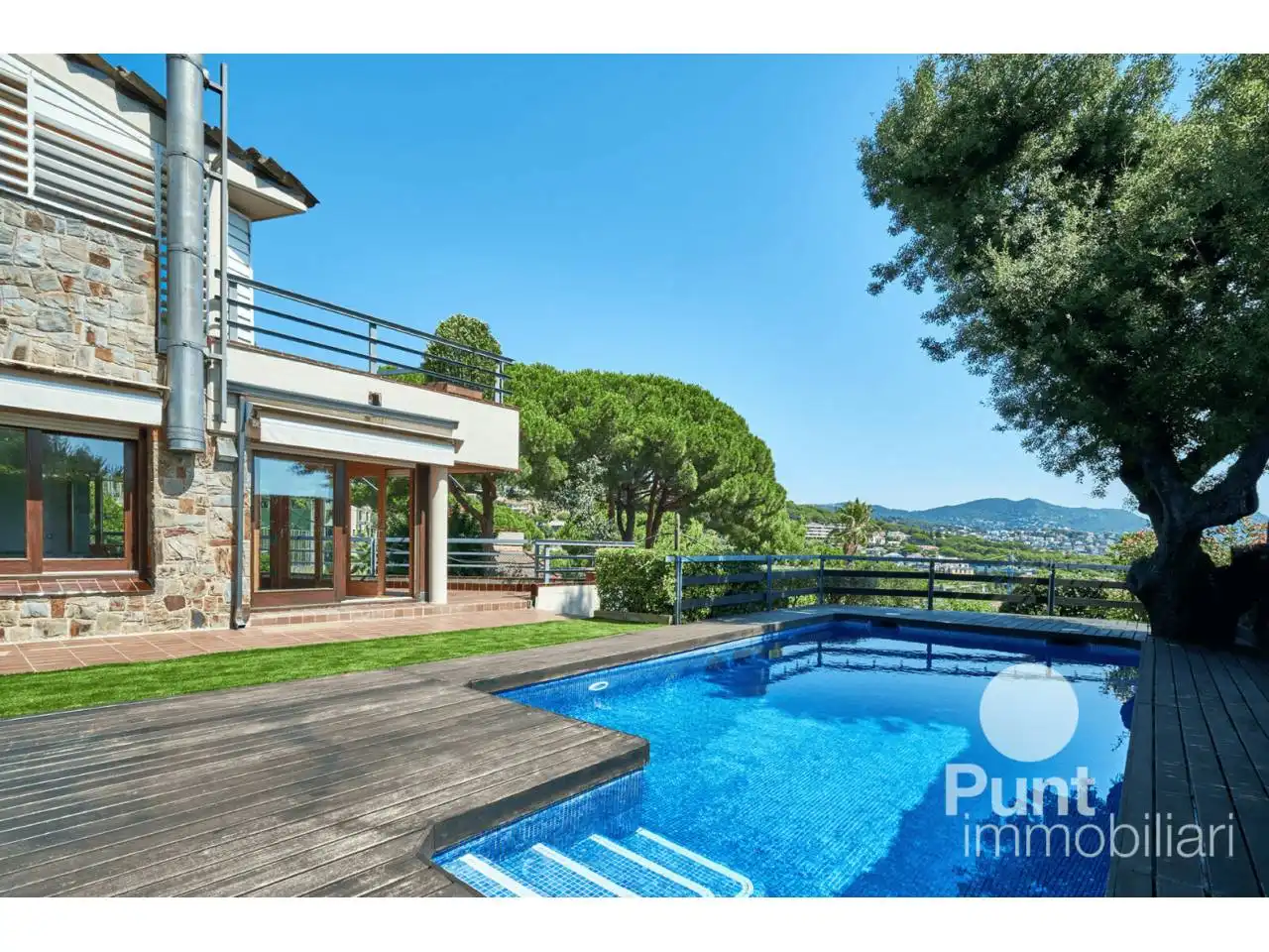 Vista exterior de Casa o xalet en venda en Premià de Dalt amb Aire condicionat, Calefacció i Jardí privat
