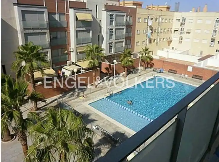 Piscina de Pis de lloguer en Manises amb Aire condicionat, Calefacció i Jardí privat