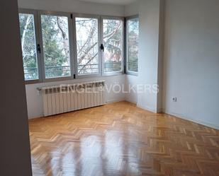 Living room of Apartment to rent in  Madrid Capital  with Air Conditioner, Heating and Private garden