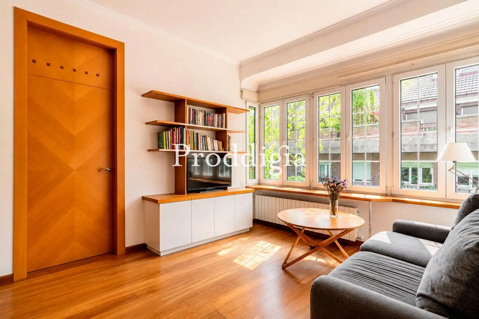 Wohnzimmer von Wohnung zum Verkauf in Barcelona mit Klimaanlage, Heizung und Privatgarten