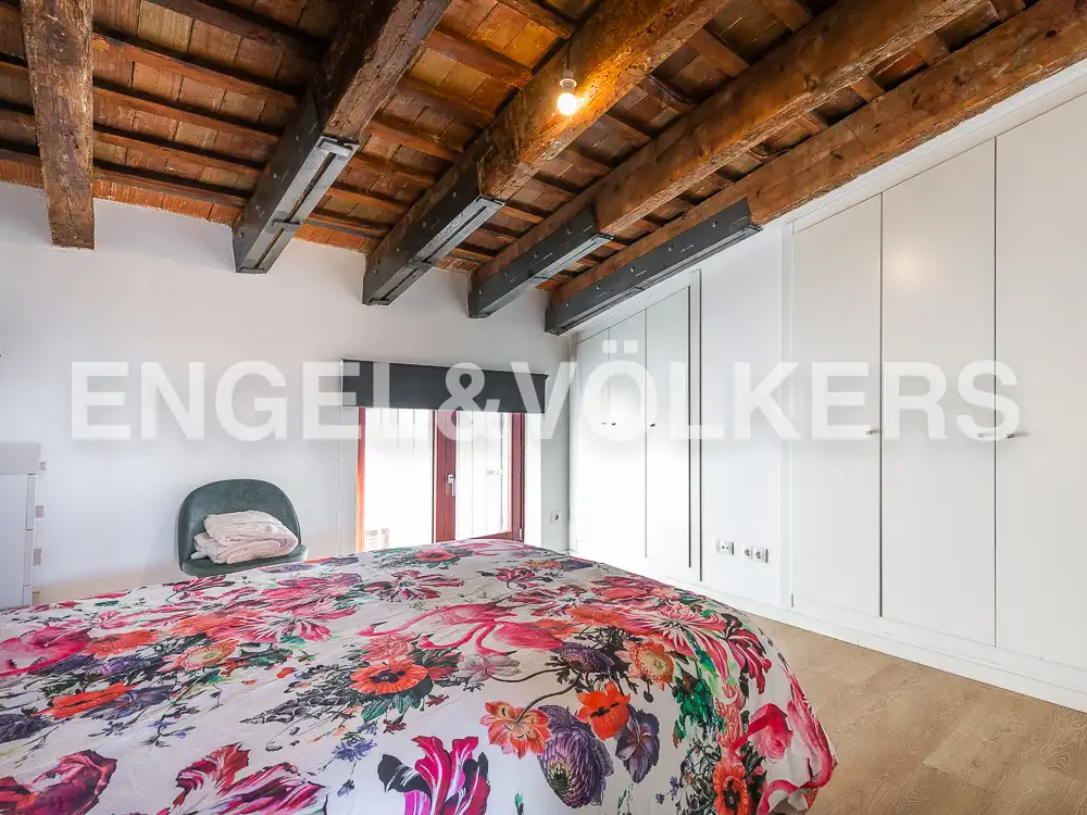 Dormitori de Àtic de lloguer en Valencia amb Aire condicionat, Calefacció i Parquet