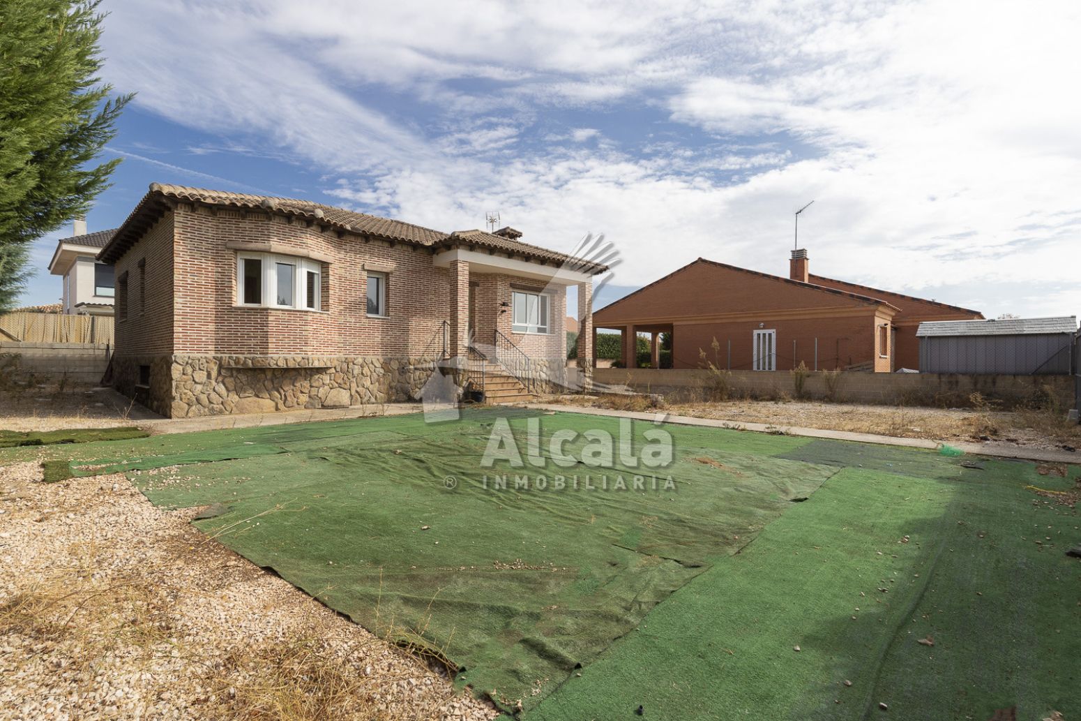 Vista exterior de Casa o xalet en venda en Chiloeches amb Calefacció