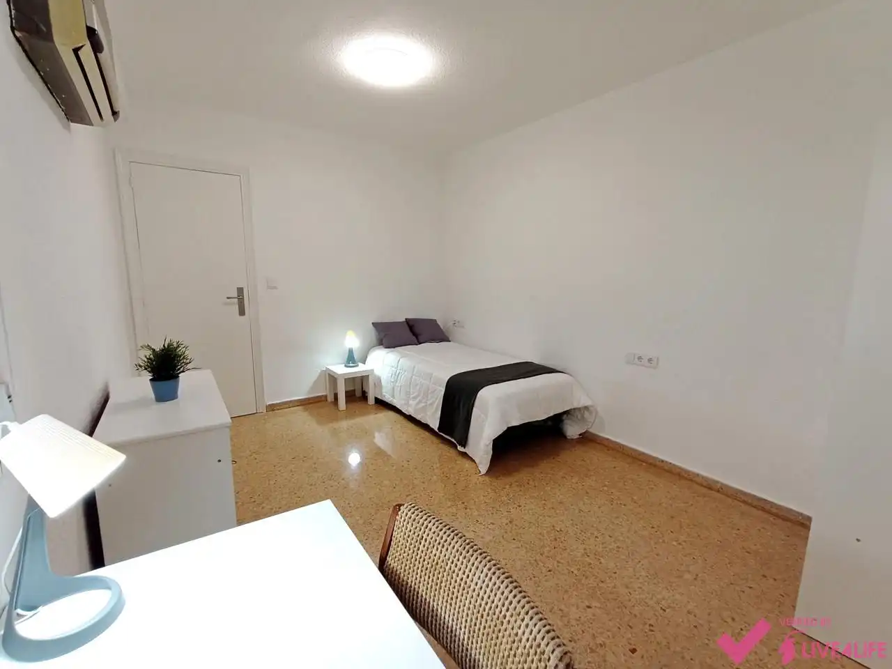 Habitación de Piso de alquiler en Burjassot con Aire acondicionado, Terraza y Amueblado