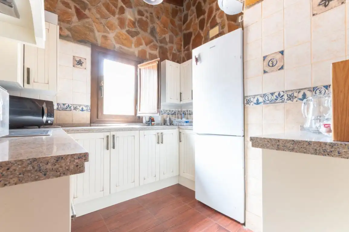 Cuina de Casa o xalet en venda en Alhaurín de la Torre amb Aire condicionat i Piscina