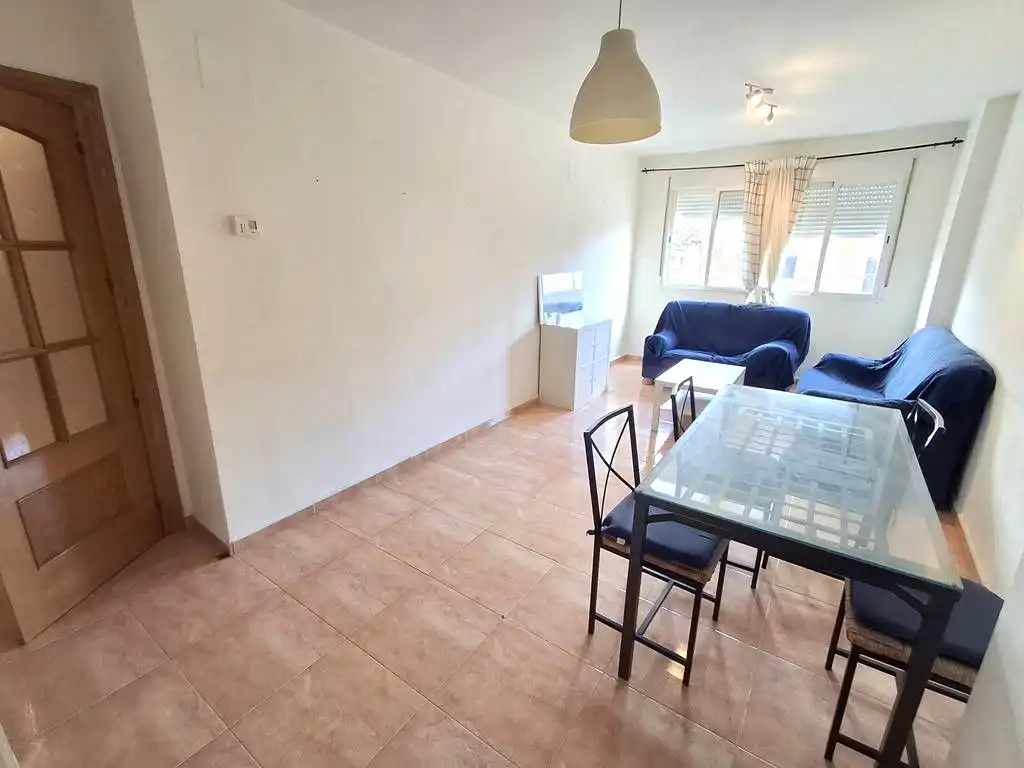Sala de estar de Piso en venta en La Roda con Calefacción, Trastero y Balcón