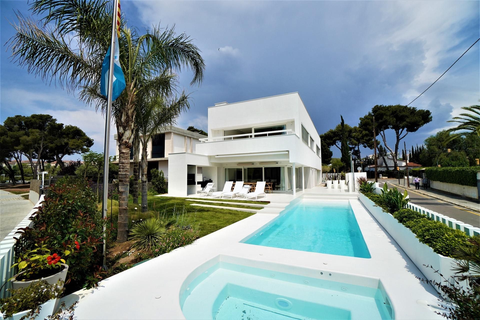 Garden of House or chalet for sale in Sitges  with Air Conditioner, Heating and Private garden