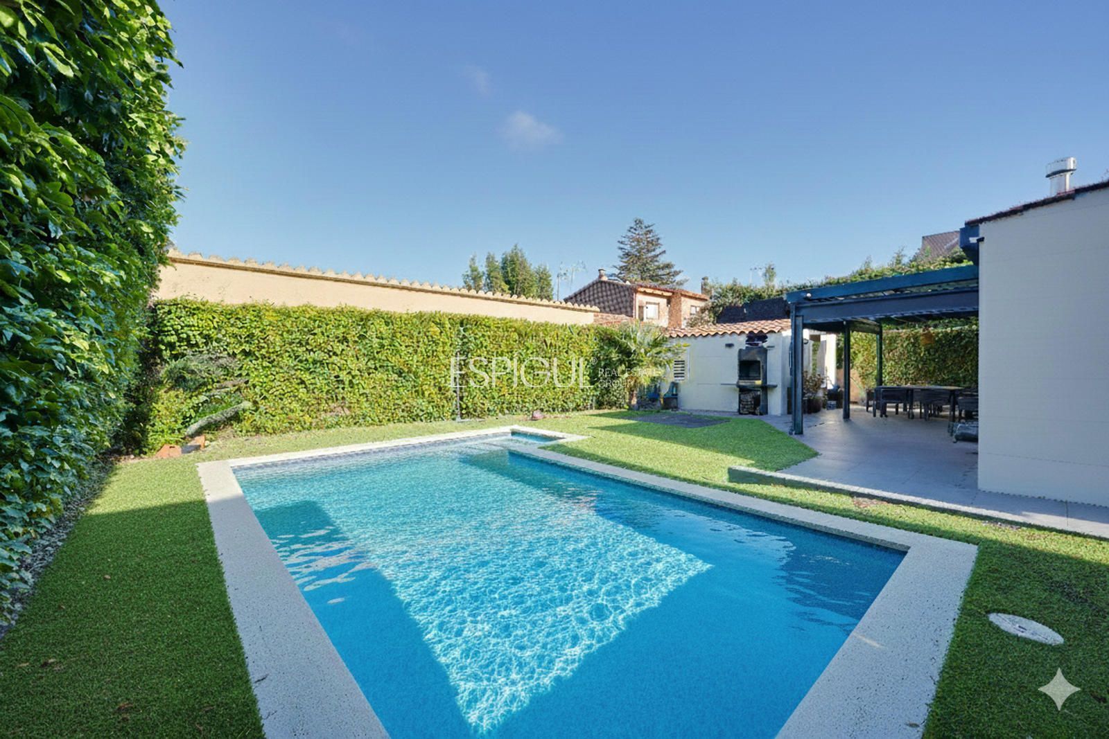 Swimming pool of House or chalet for sale in Sant Cugat del Vallès  with Air Conditioner, Heating and Parquet flooring