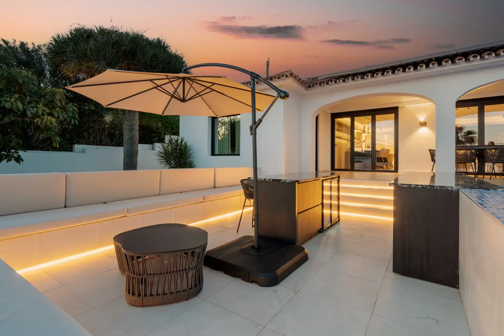 Terrassa de Casa o xalet en venda en Marbella amb Aire condicionat, Calefacció i Jardí privat