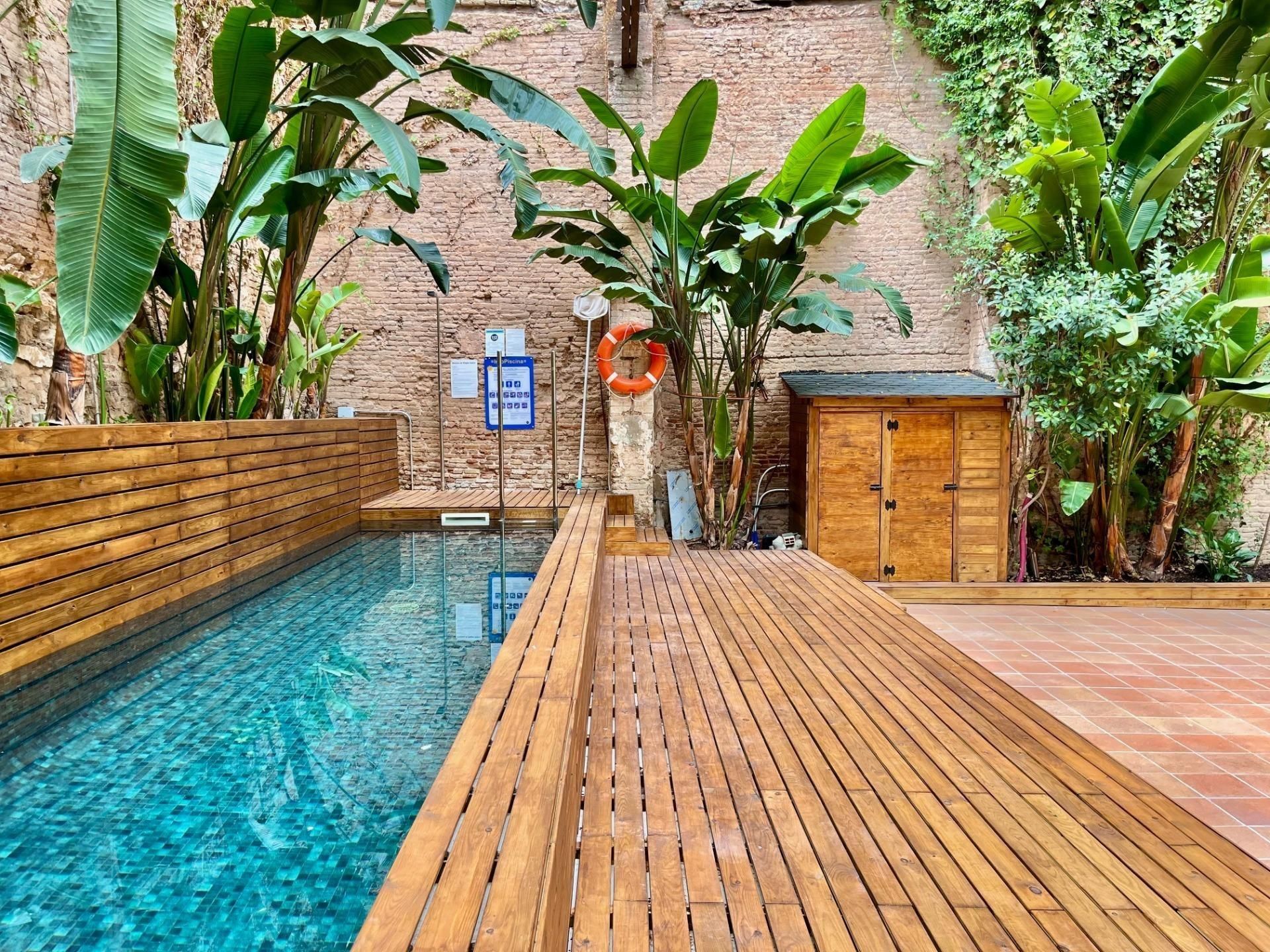 Piscina de Pis en venda en  Barcelona Capital amb Aire condicionat, Calefacció i Jardí privat