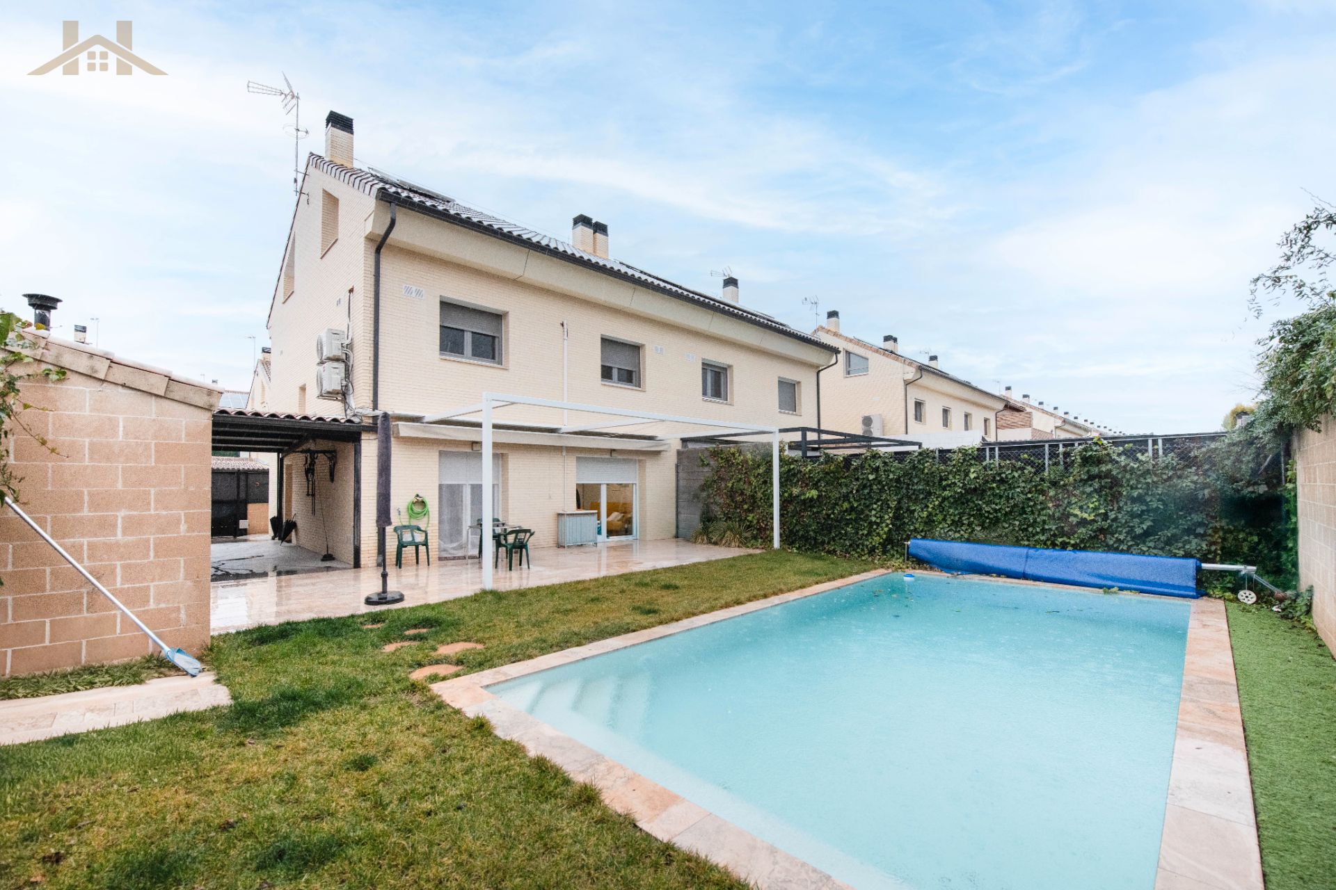 Piscina de Casa adosada en venda en Rivas-Vaciamadrid amb Aire condicionat, Jardí privat i Piscina