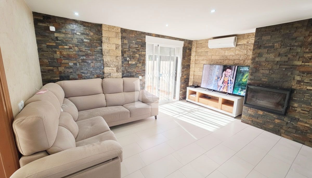 Living room of Single-family semi-detached for sale in Alhaurín de la Torre  with Air Conditioner, Terrace and Balcony