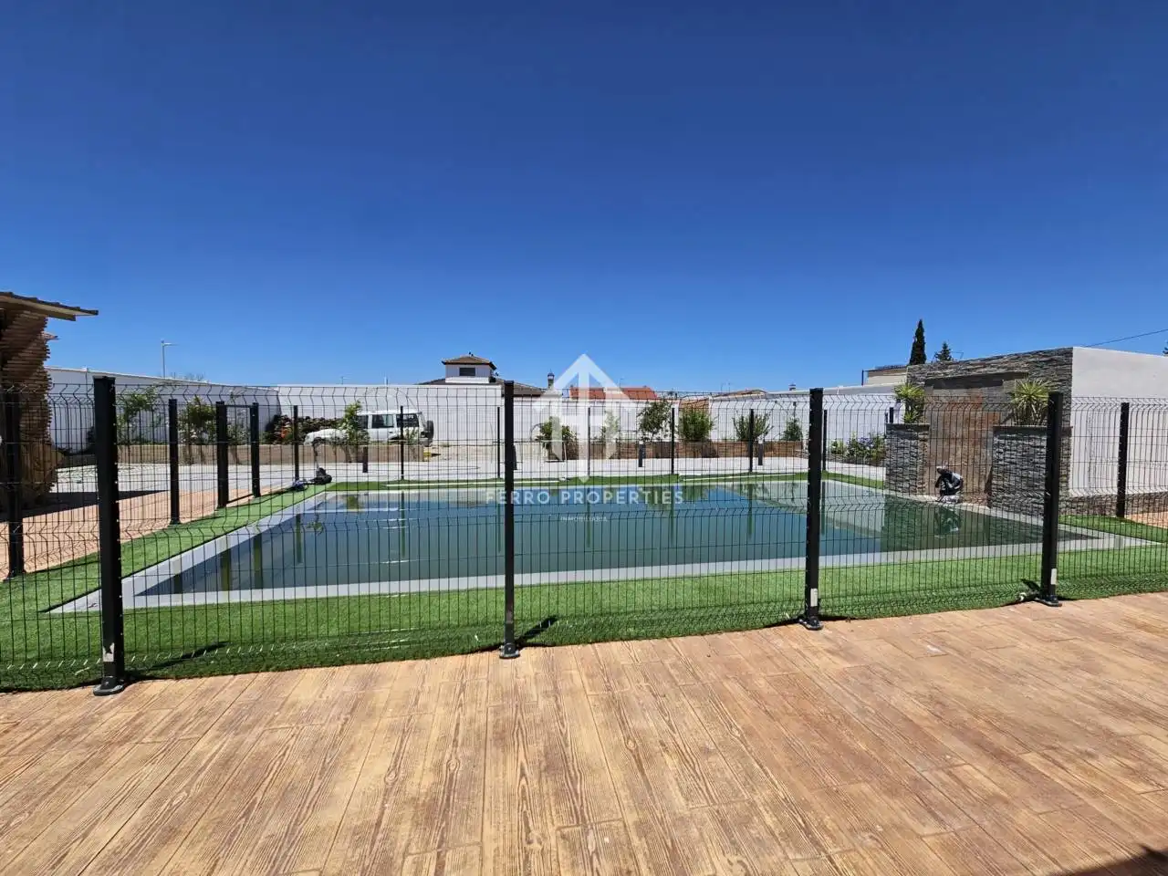 Piscina de Local en venta en Chimeneas con Aire acondicionado