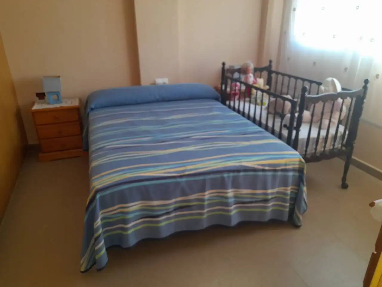 Habitación de Casa adosada en venta en Alborache