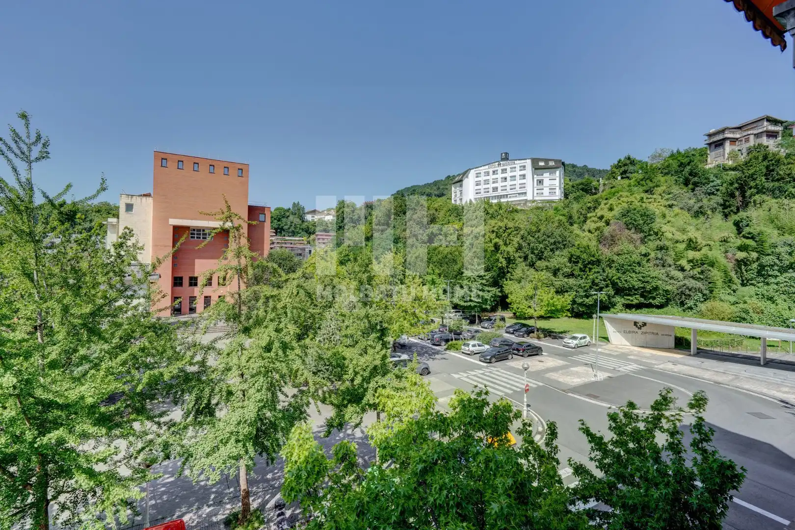Vista exterior de Pis en venda en Donostia - San Sebastián  amb Calefacció i Traster