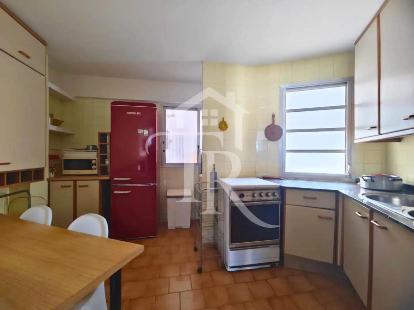 Küche von Wohnung zum Verkauf in Roda de Berà mit Privatgarten, Terrasse und Abstellraum