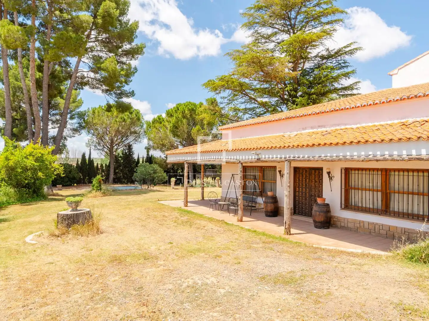 Vista exterior de Finca rústica en venda en Requena amb Calefacció, Jardí privat i Terrassa