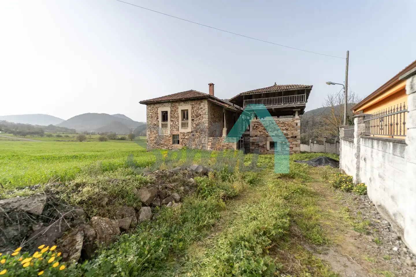 Casa o xalet en venda a Llamas, Salas