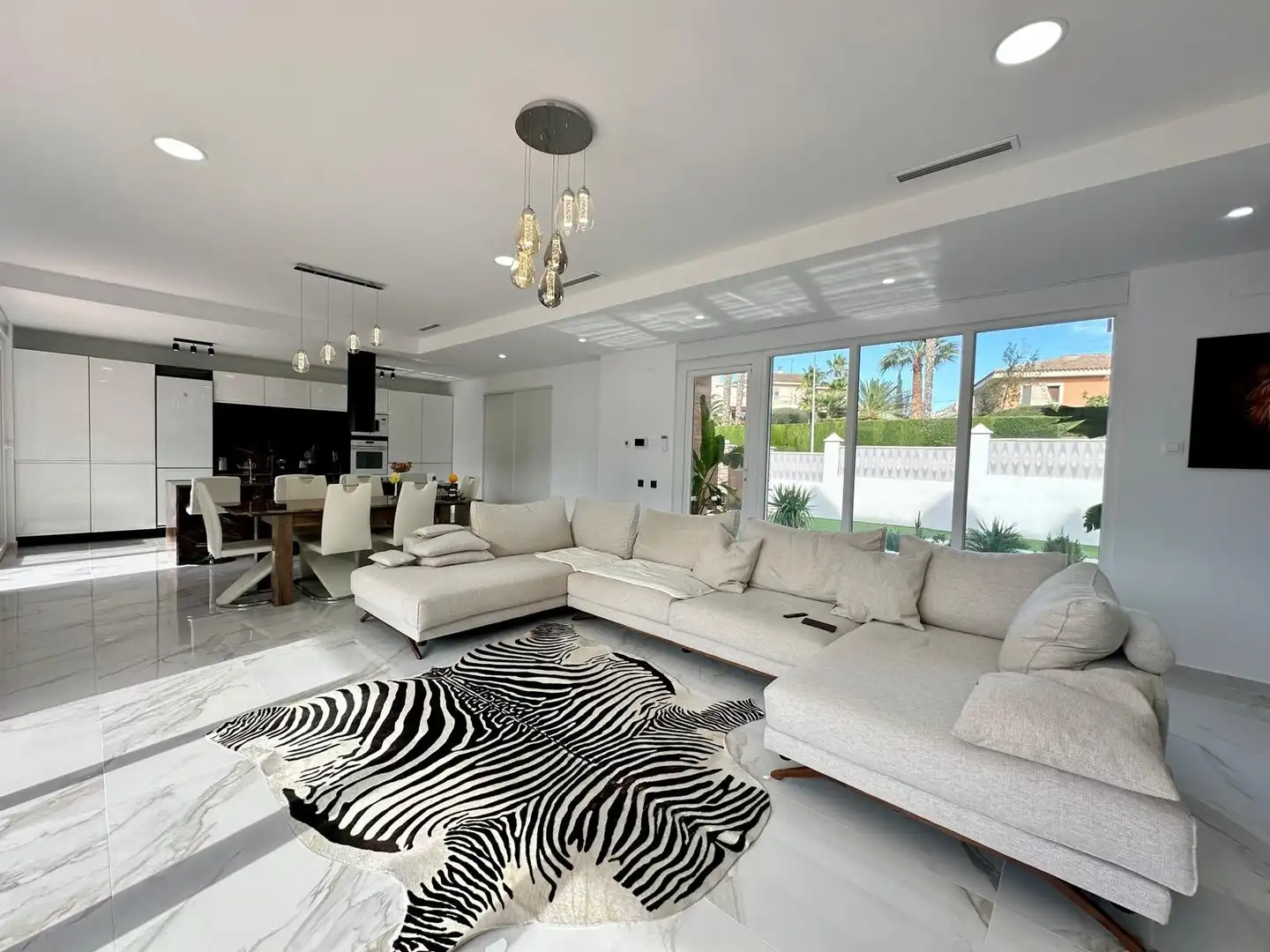 Sala d'estar de Casa o xalet en venda en Petrer, Alicante