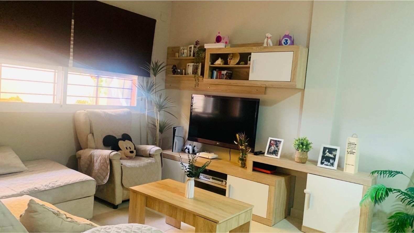 Sala d'estar de Casa adosada en venda en Cantillana amb Aire condicionat, Calefacció i Balcó