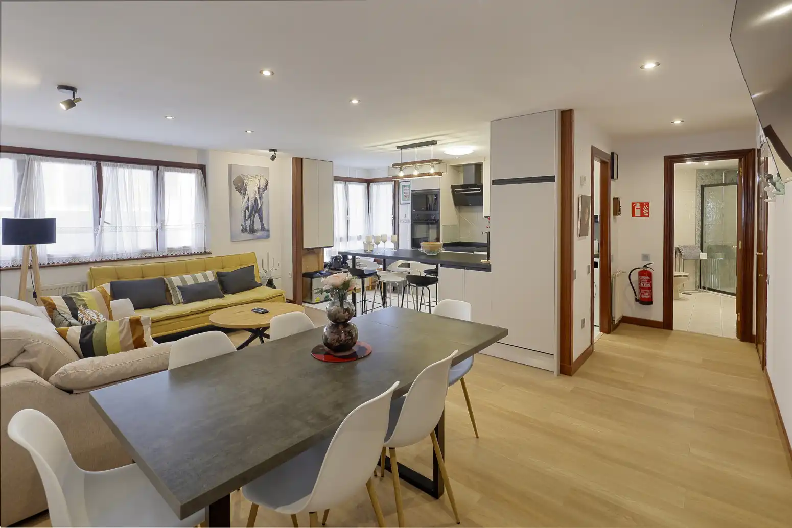 Comedor de Piso en venta en Gijón  con Calefacción, Trastero y Amueblado