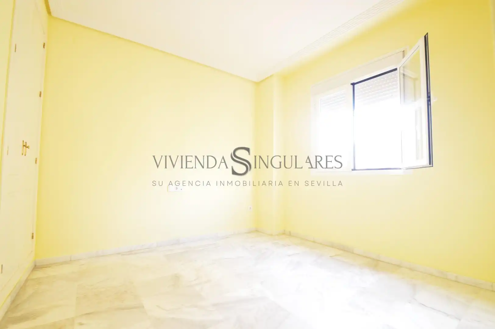 Bedroom of Flat for sale in Sevilla  with Air Conditioner, Heating and Private garden