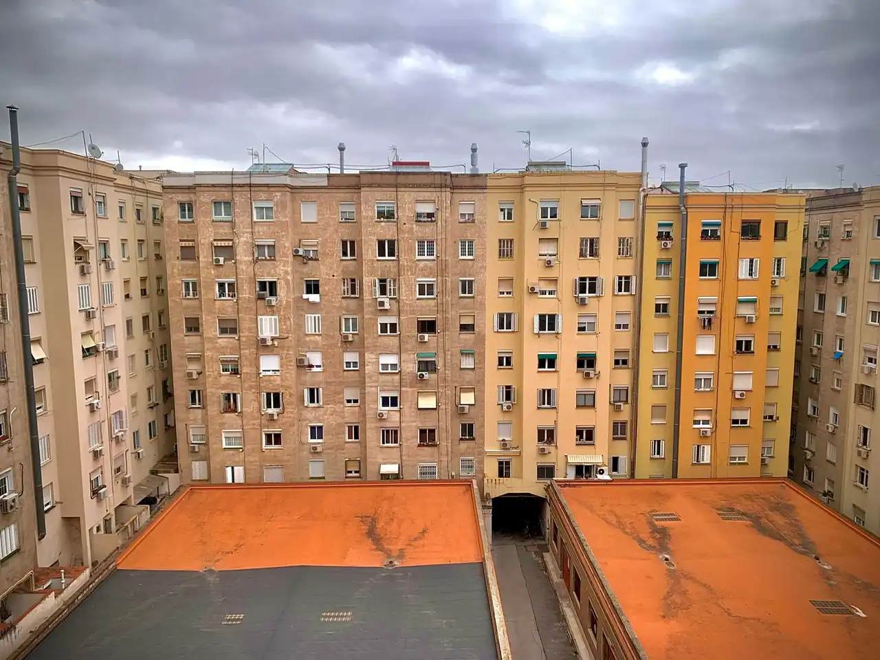 Außenansicht von Wohnung zum Verkauf in Barcelona mit Klimaanlage, Heizung und Parkett