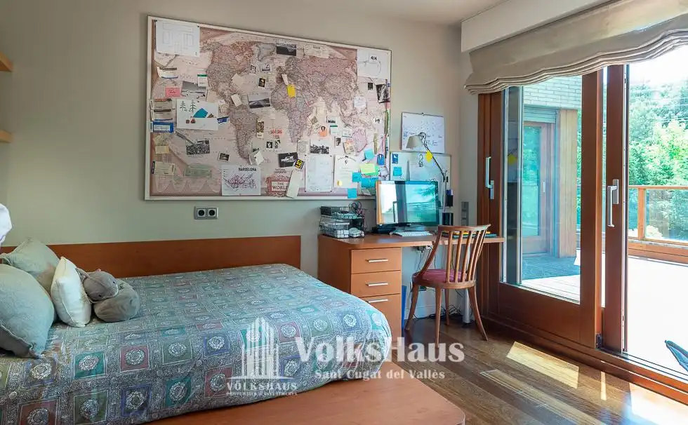 Schlafzimmer von Haus oder Chalet zum Verkauf in Sant Cugat del Vallès mit Klimaanlage, Heizung und Privatgarten