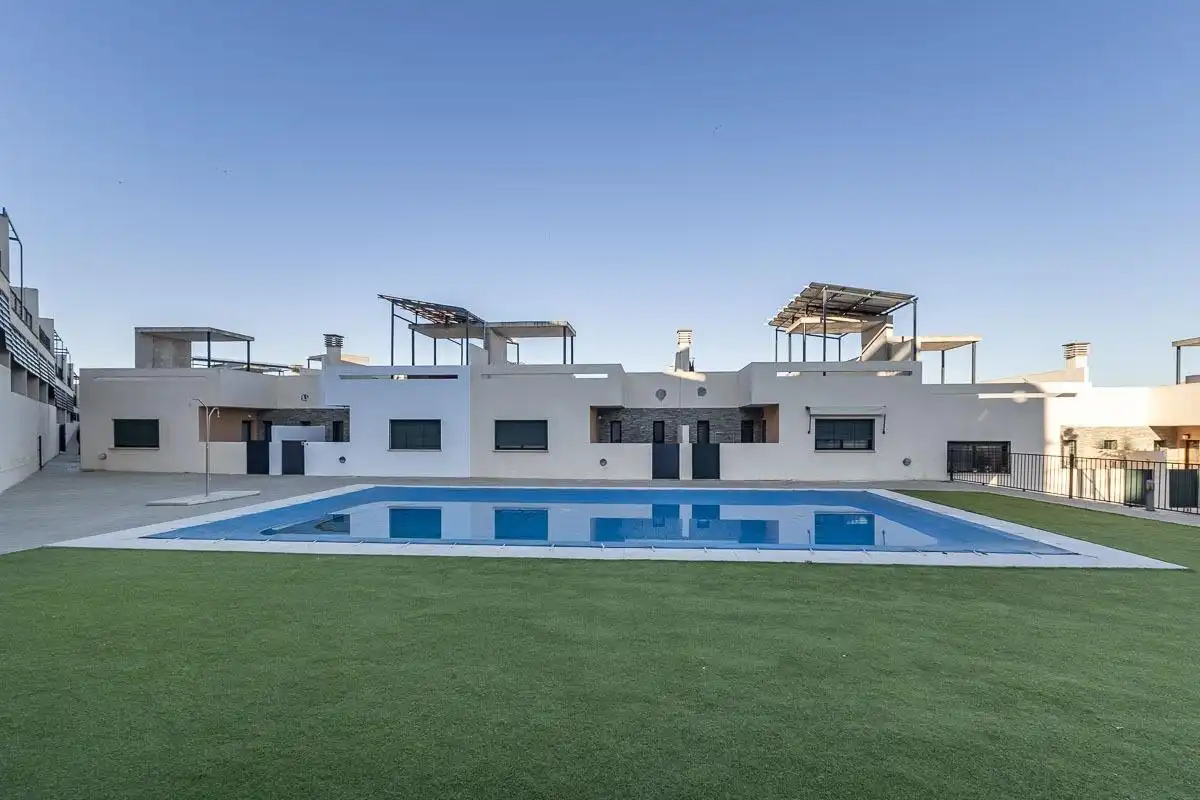 Piscina de Casa adosada en venta en Las Gabias con Piscina comunitaria