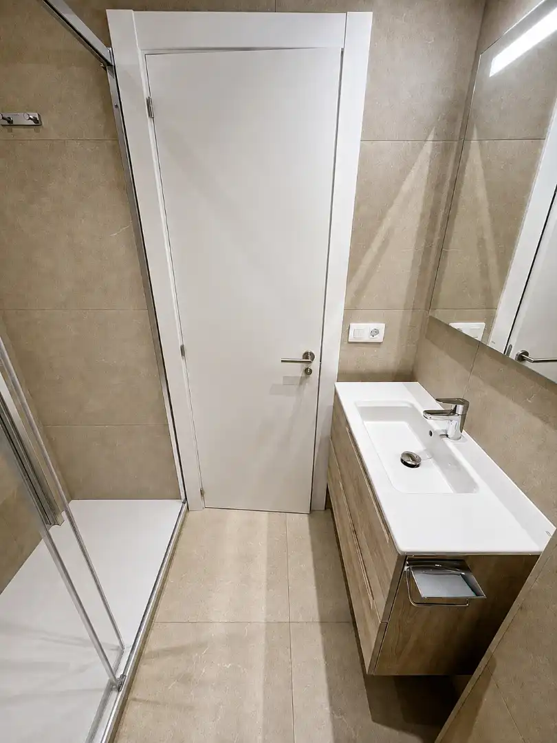 Bathroom of Flat for rent in Madrid  with Heating and Oven