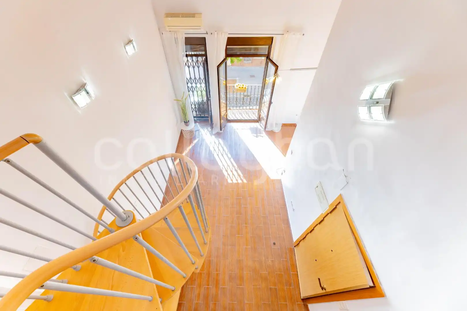 Loft zum Verkauf in Valencia mit Klimaanlage und Balkon