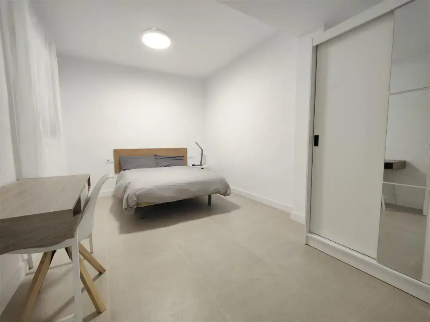 Bedroom of Flat for share in Centro