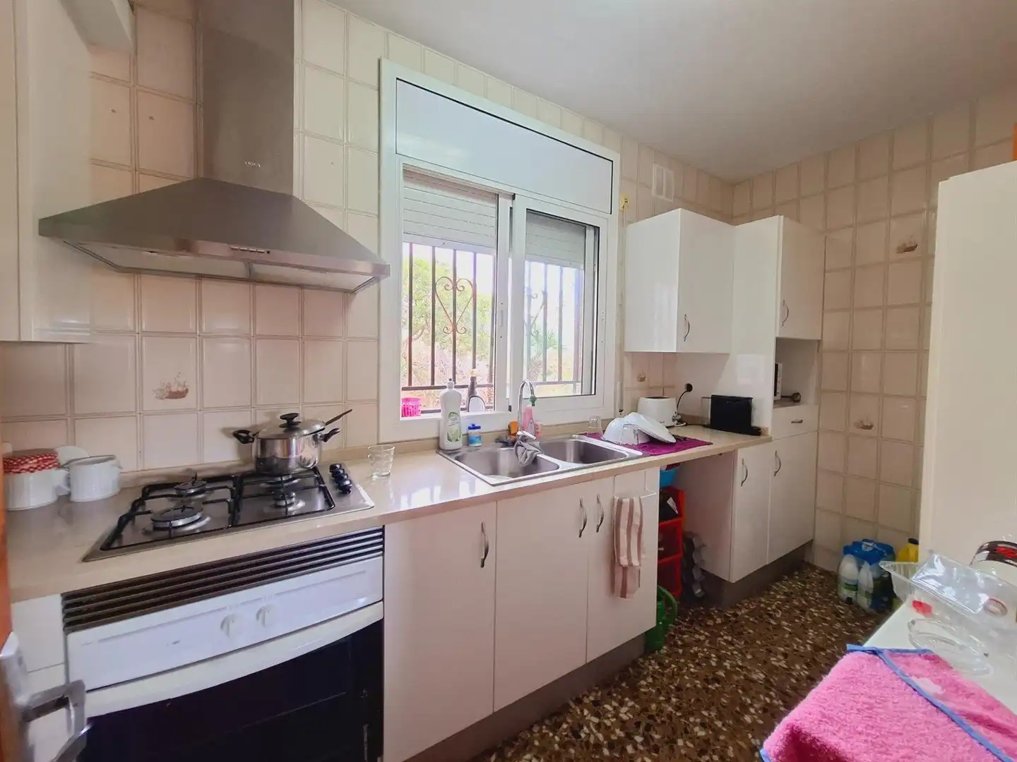 Cuina de Casa o xalet en venda en Calafell amb Jardí privat, Terrassa i Traster