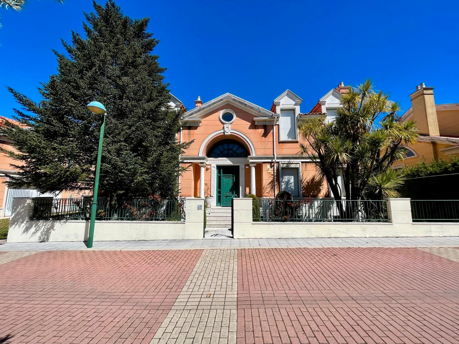 Exterior view of House or chalet for sale in Valladolid Capital  with Heating, Private garden and Terrace