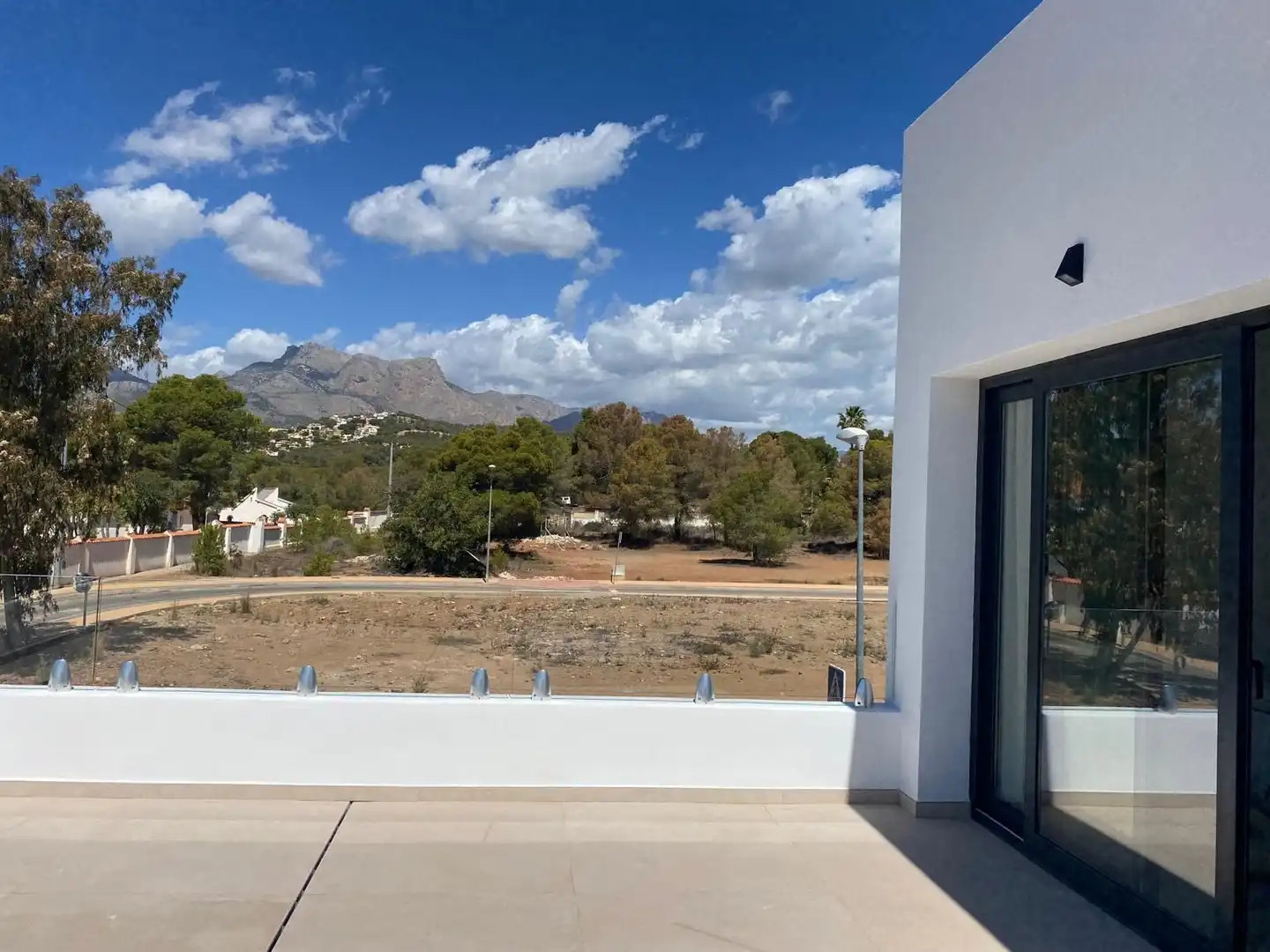 Vista exterior de Casa o chalet en venta en La Nucia con Aire acondicionado, Calefacción y Jardín privado