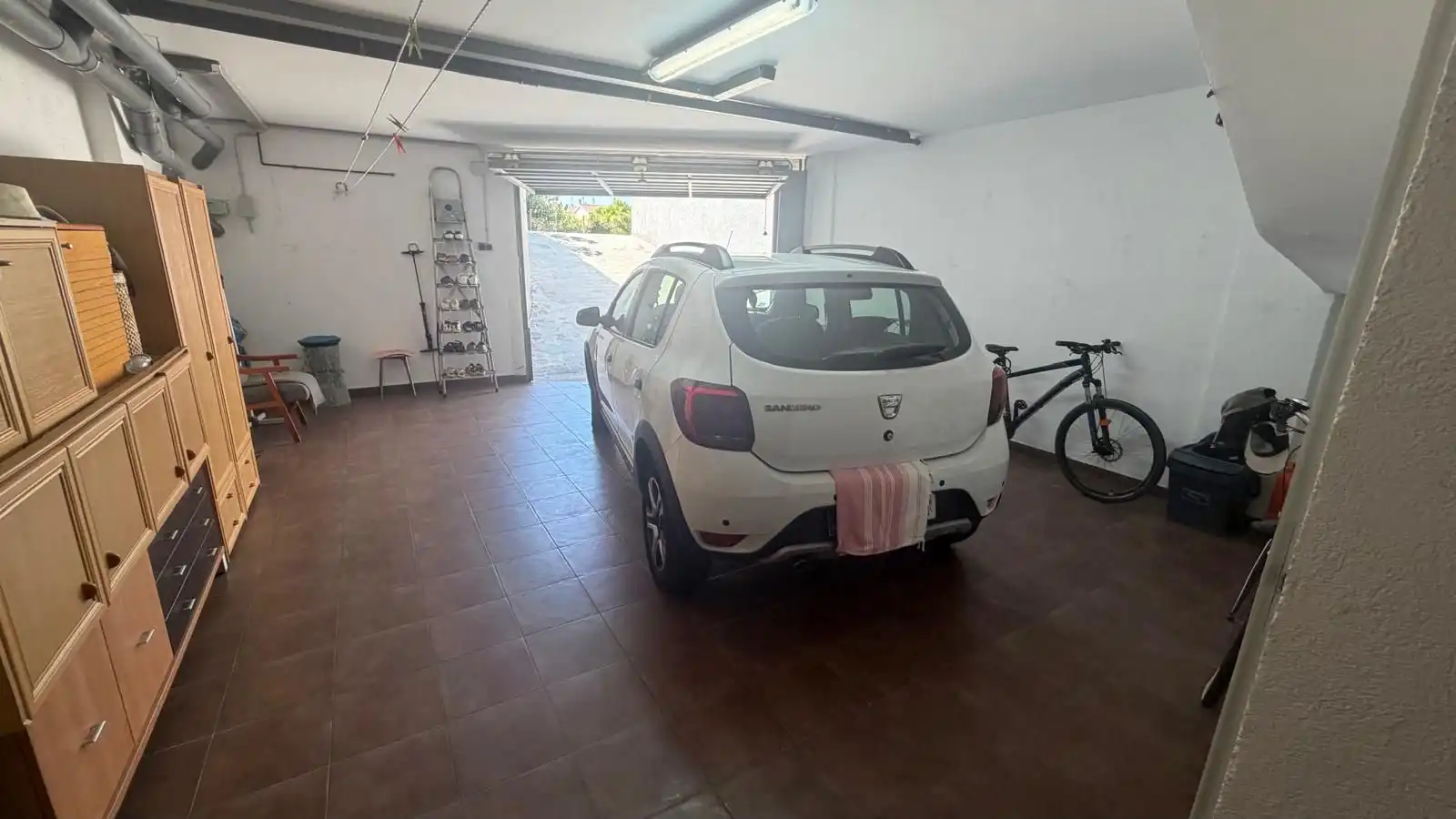 Parking de Casa adosada en venta en El Vendrell con Aire acondicionado, Calefacción y Jardín privado