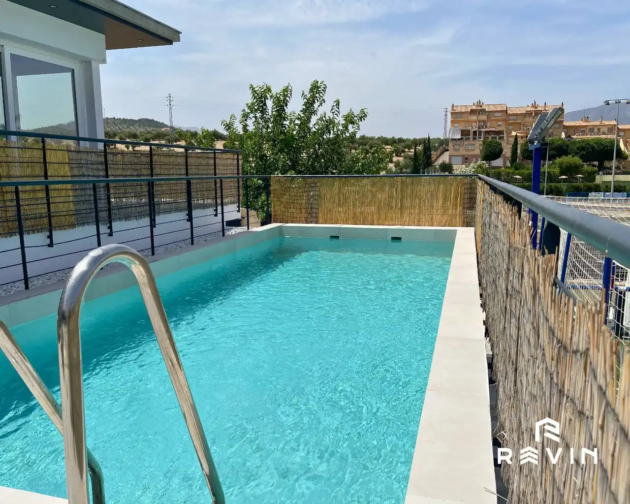 Piscina de Casa o chalet en venta en La Guardia de Jaén con Aire acondicionado, Calefacción y Jardín privado