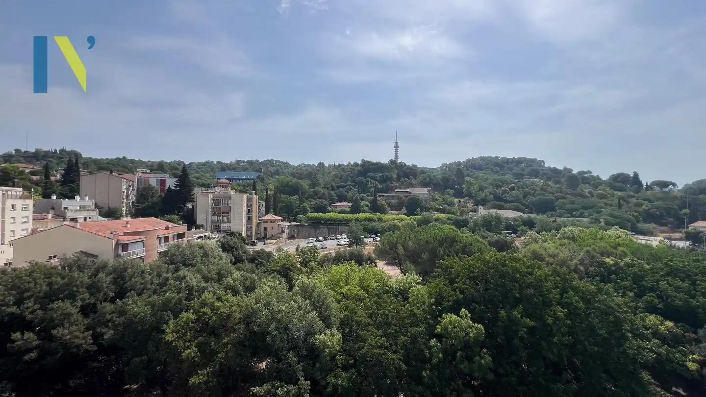 Vista exterior de Àtic de lloguer en Girona amb Aire condicionat i Terrassa