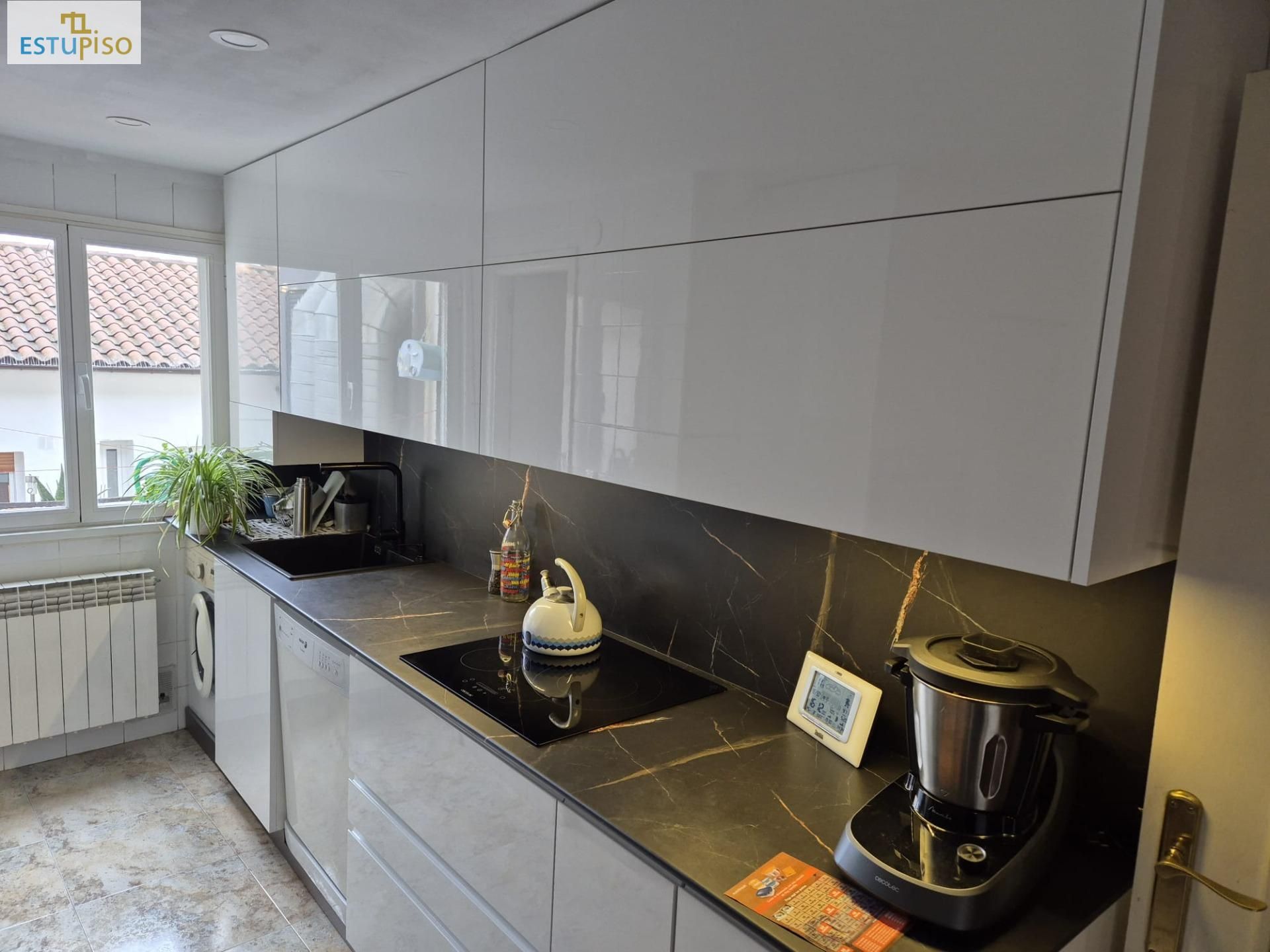 Kitchen of Flat for sale in Vitoria - Gasteiz  with Heating, Parquet flooring and Terrace