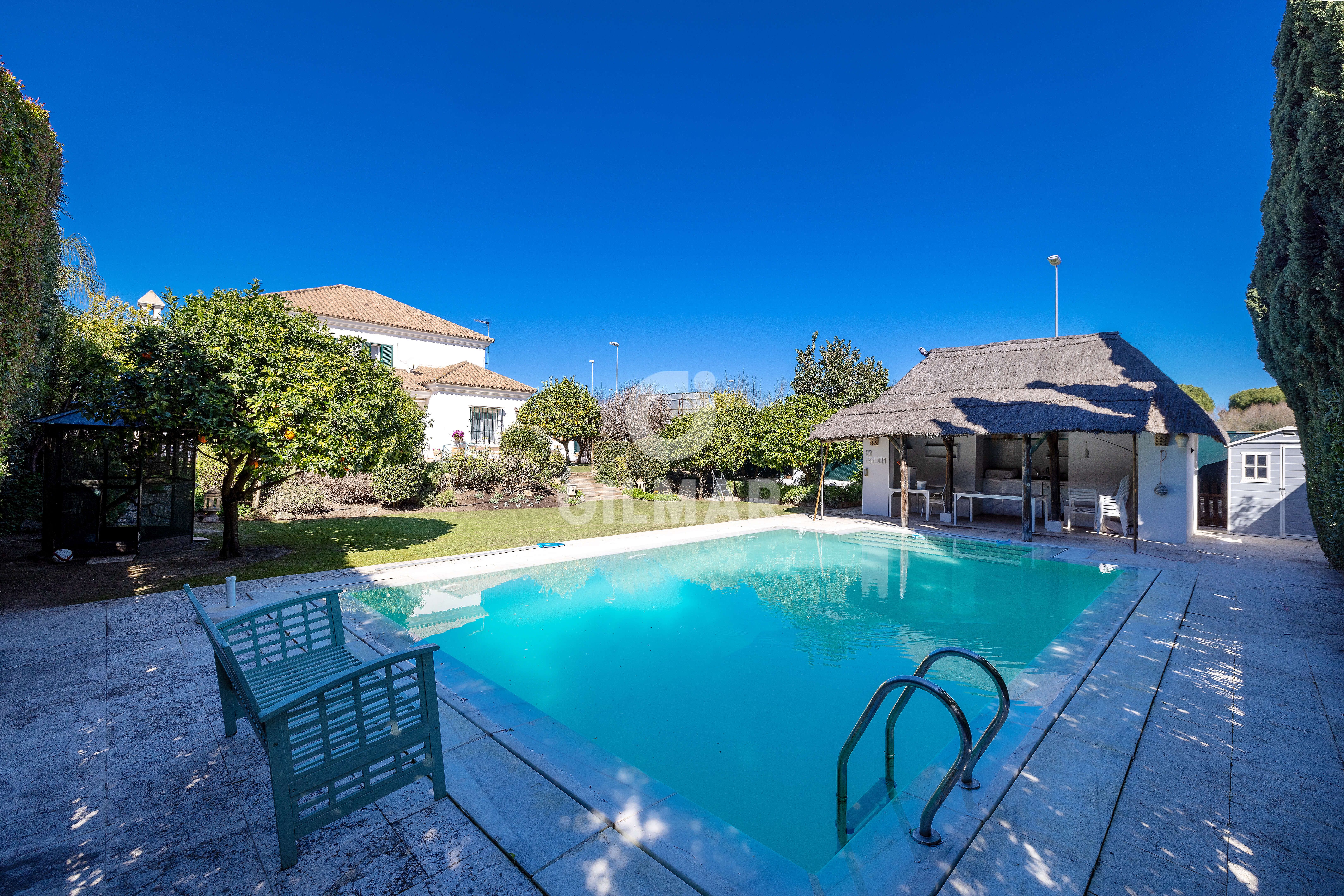 Vista exterior de Casa o xalet en venda en Jerez de la Frontera amb Calefacció, Jardí privat i Piscina
