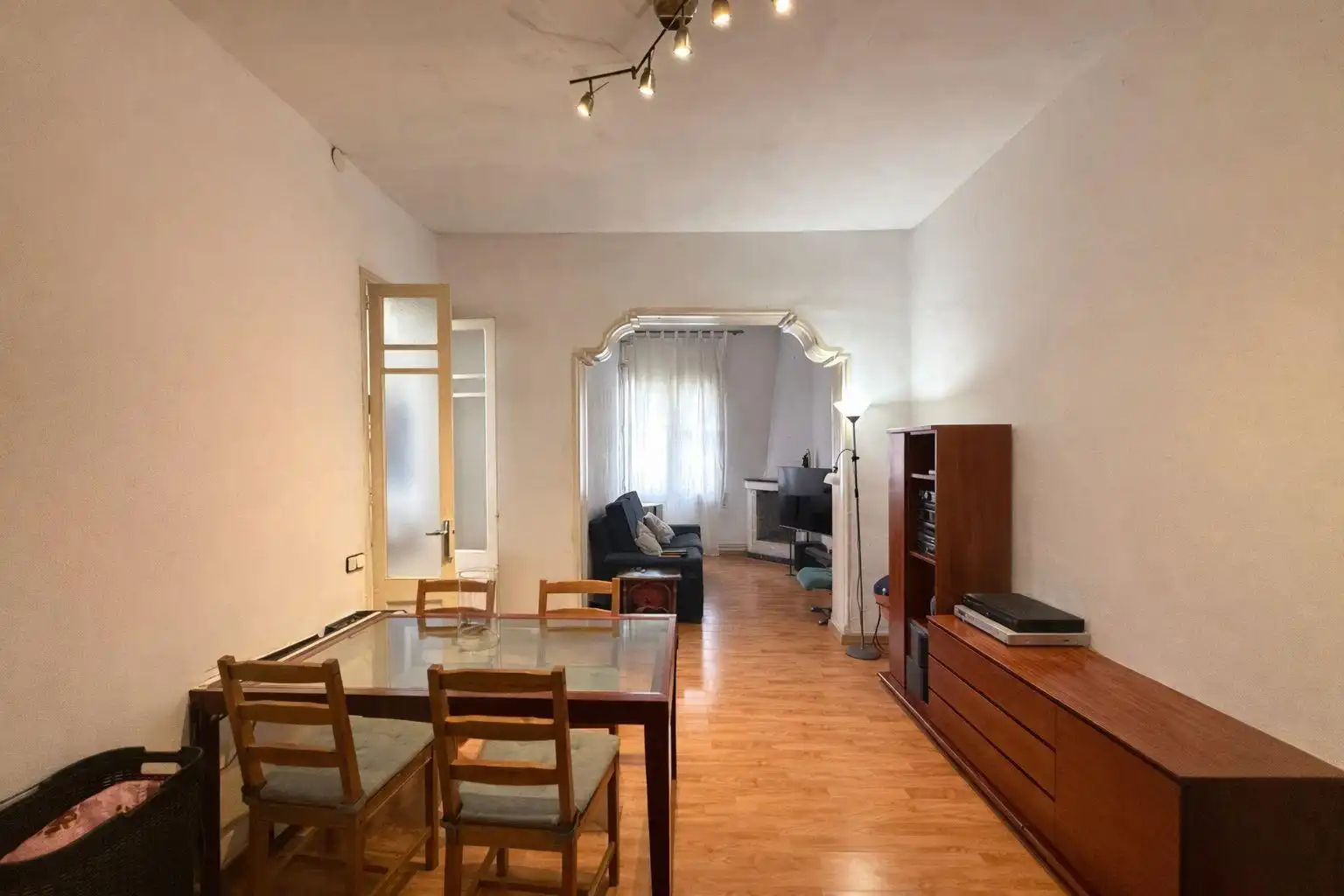 Wohnzimmer von Einfamilien-Reihenhaus zum Verkauf in Sabadell mit Terrasse, Abstellraum und Ofen
