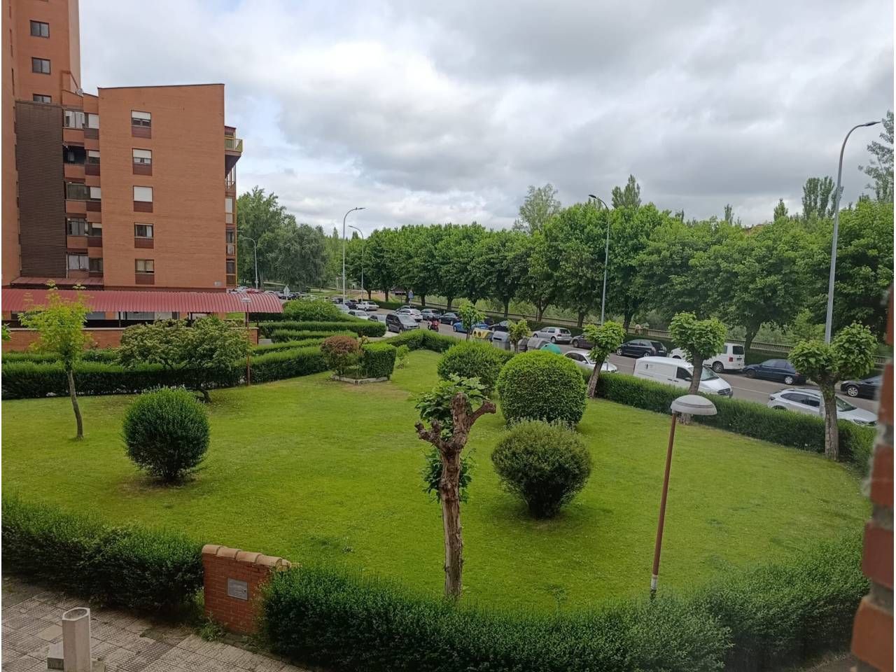 Aparcament de Pis en venda en León Capital  amb Calefacció, Parquet i Terrassa