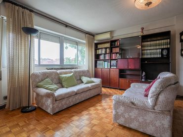 Piso con ascensor en venta en Calle de Alicún