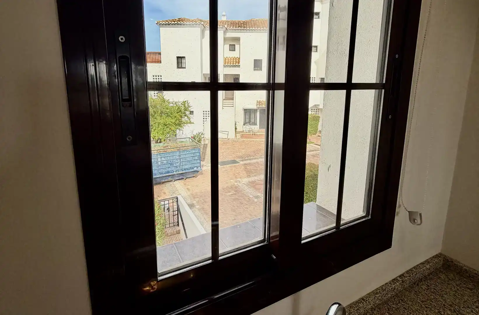 Vista exterior de Dúplex en venda en Marbella amb Aire condicionat i Piscina