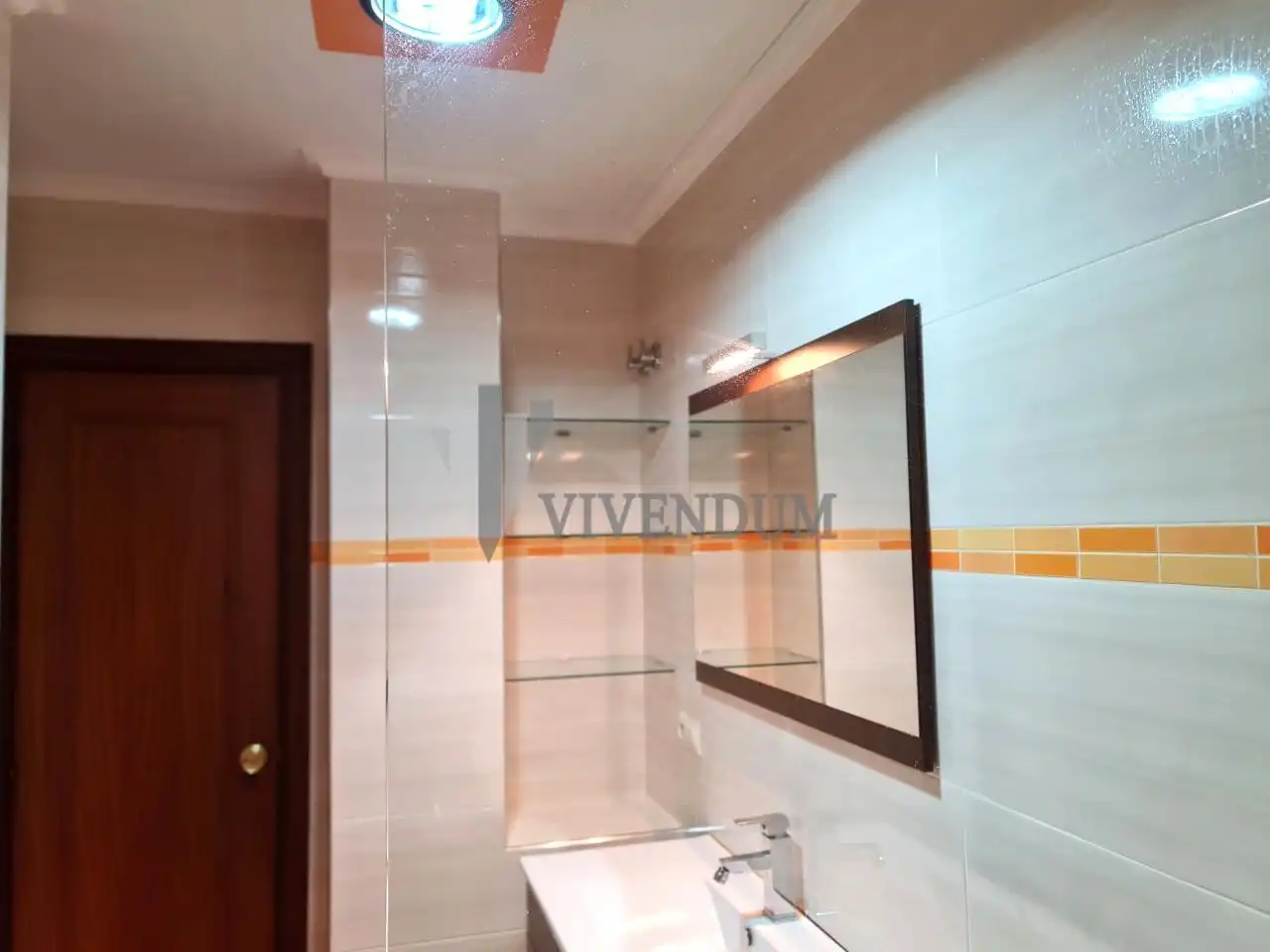 Baño de Piso en venta en Vigo  con Calefacción, Parquet y Terraza