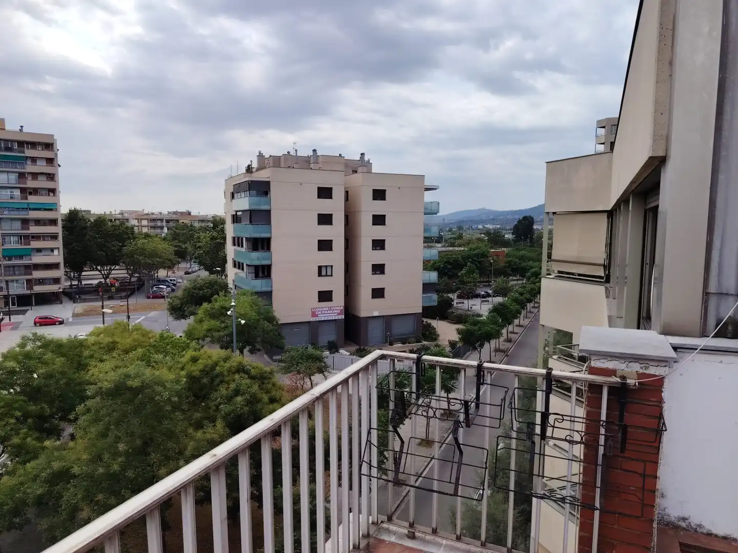 Vista exterior de Edifici en venda en Molins de Rei