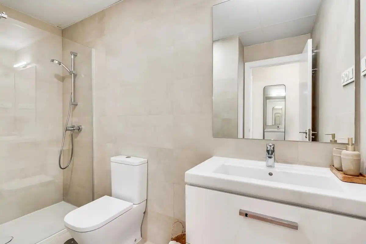 Bany de Apartament en venda en Málaga amb Piscina