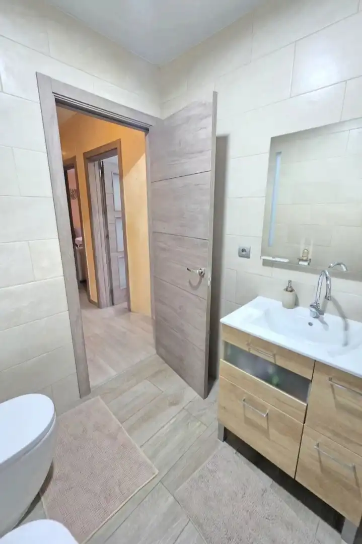 Badezimmer von Erdgeschoss zum Verkauf in Mollet del Vallès mit Klimaanlage, Heizung und Parkett