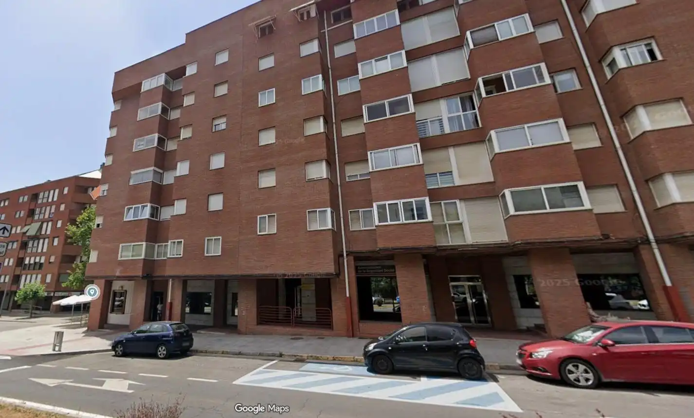 Vista exterior de Pis en venda en Ponferrada amb Calefacció, Terrassa i Traster